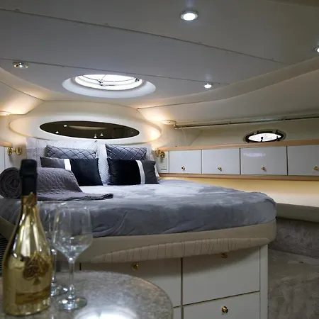 Halkidiki Yachting Botel *